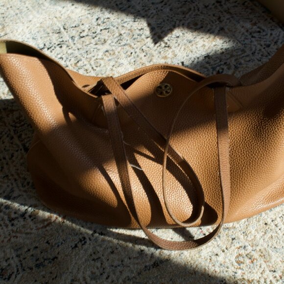Tory Burch Tote Leather USED Gold Lining Visible Wear and Tear, In and Out - Picture 2 of 10